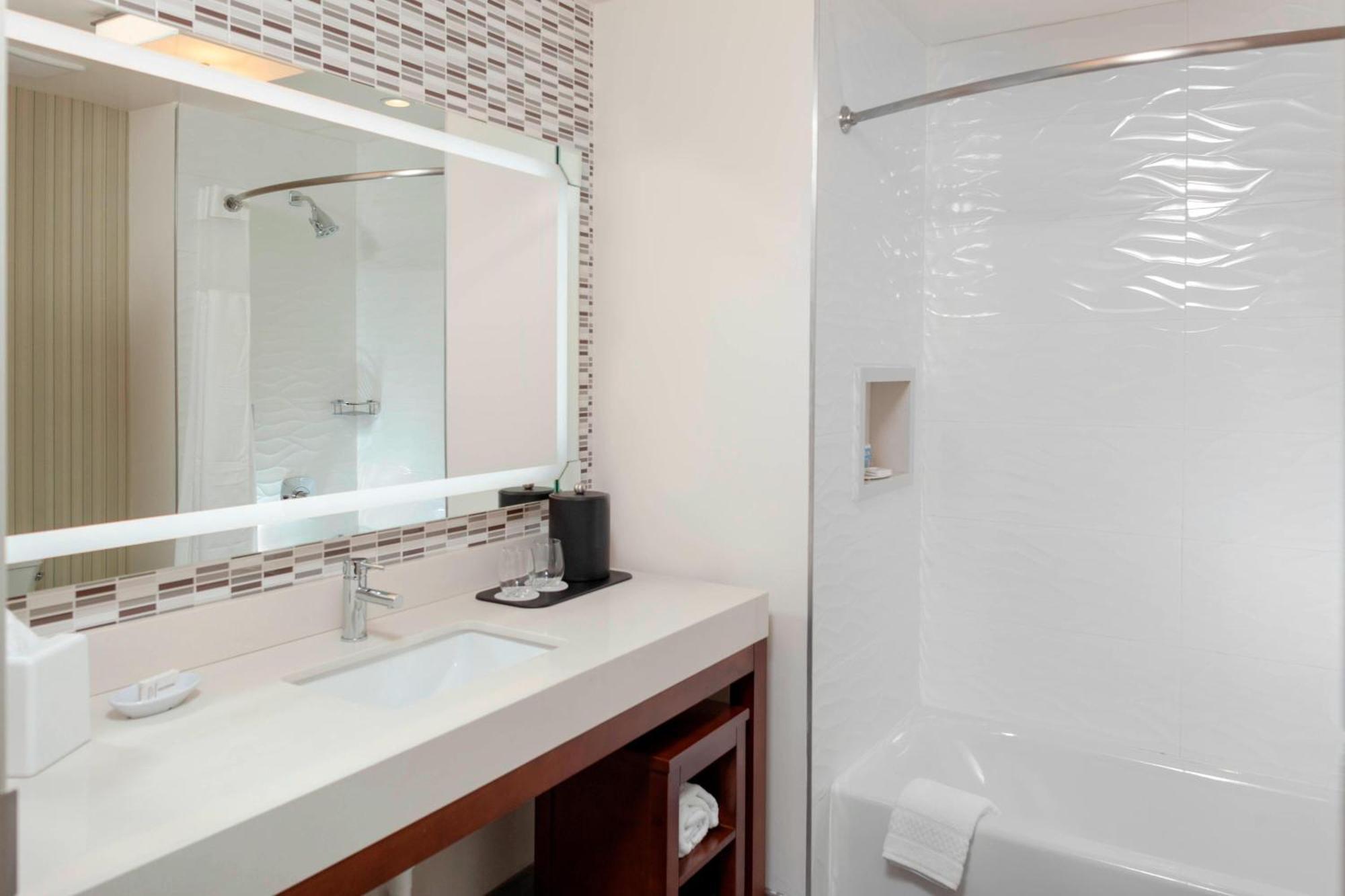 คอร์ตยาร์ด เดอแลนด์ ฮิสตอริค ดาวน์ทาวน์ Hotel ภายนอก รูปภาพ